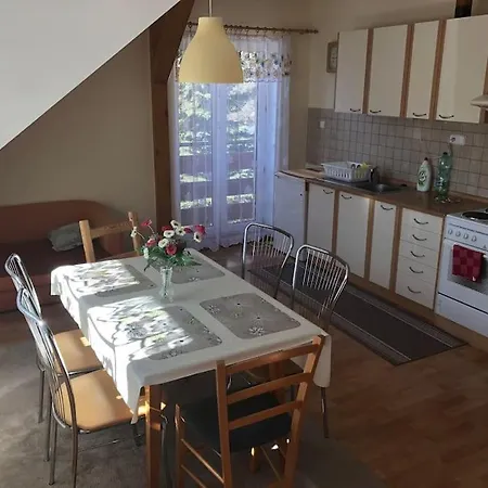 3 Apartment, Pri Lm Appartement *